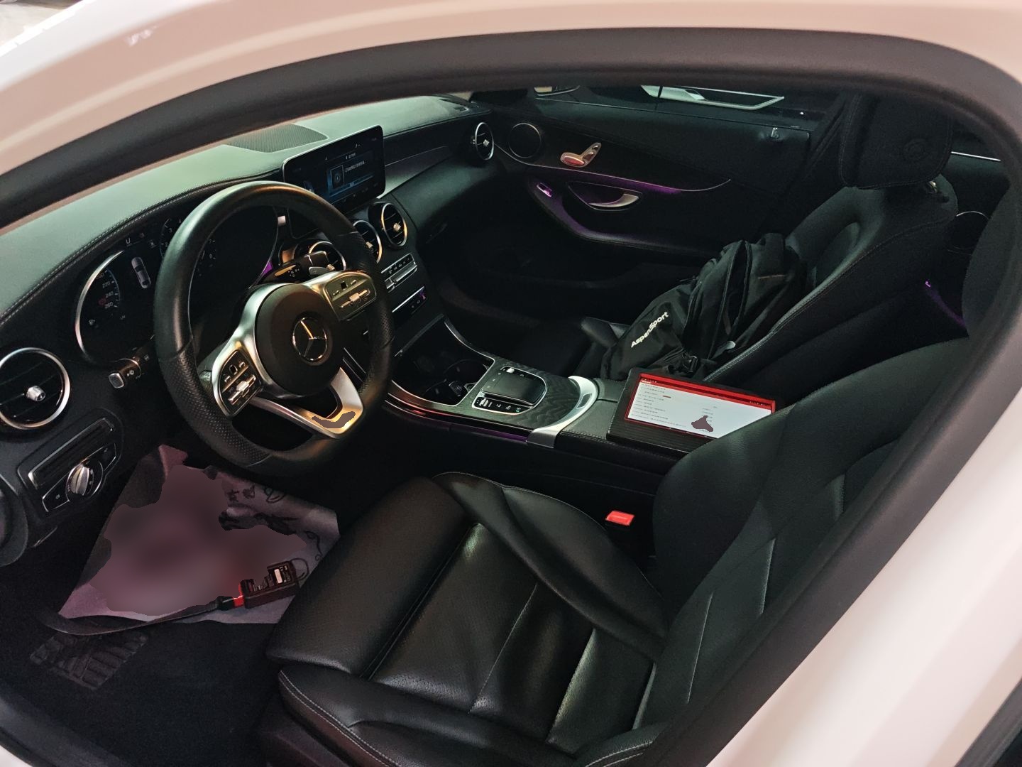 Переднее сиденье в автомобиле