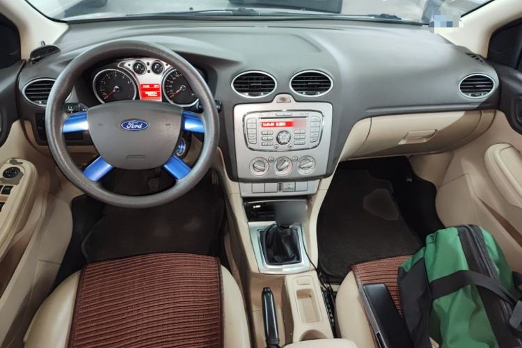 Used Ford Focus 2013 Sedan Classic 1.8L Manual Base Model Center Console