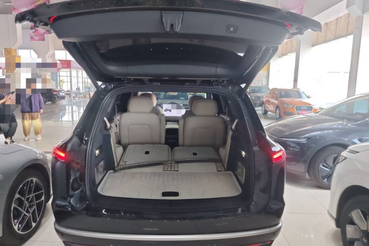 Used ONVO Luxeed L90 2025 Model—Ultra Six-Seater Version Trunk