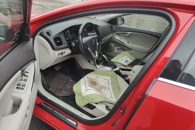 Used Volvo V40 2013 2.0T Zhiya Edition