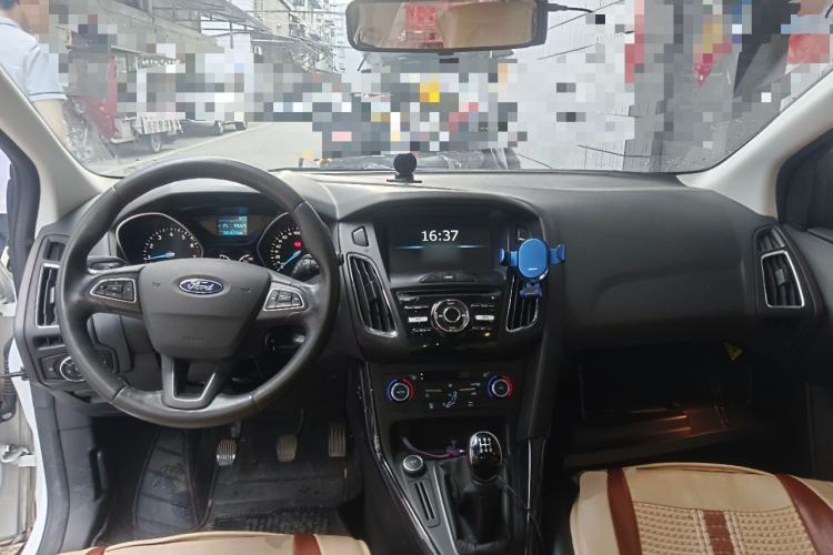 Used Ford Focus 2015 Hatchback 1.6L Manual Fashion Edition
