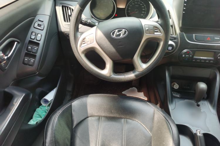 Used Hyundai ix35 2013 2.0L Automatic Two-Wheel Drive Smart GLS China V Standard Steering Wheel