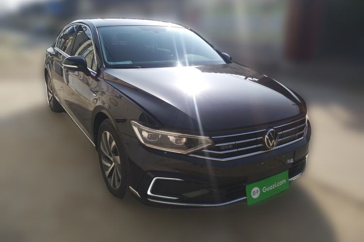 Used Volkswagen Magotan GTE Plug-in Hybrid 2022 GTE Luxury Model Front Right 45 Deg