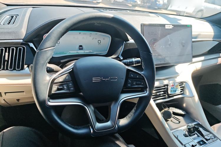 Used BYD Song PLUS New Energy 2023 Champion Edition DM-i 110KM Flagship PLUS Center Console