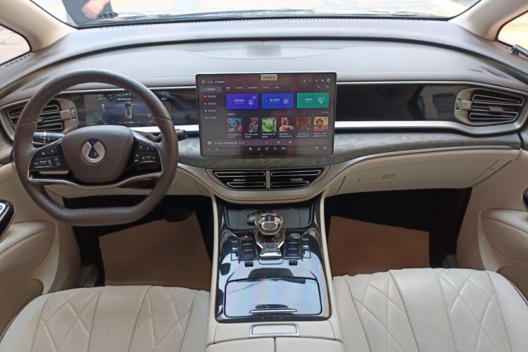 Used Denza D9 2024 DM-i 980 Four-Wheel Drive Prestige Model
