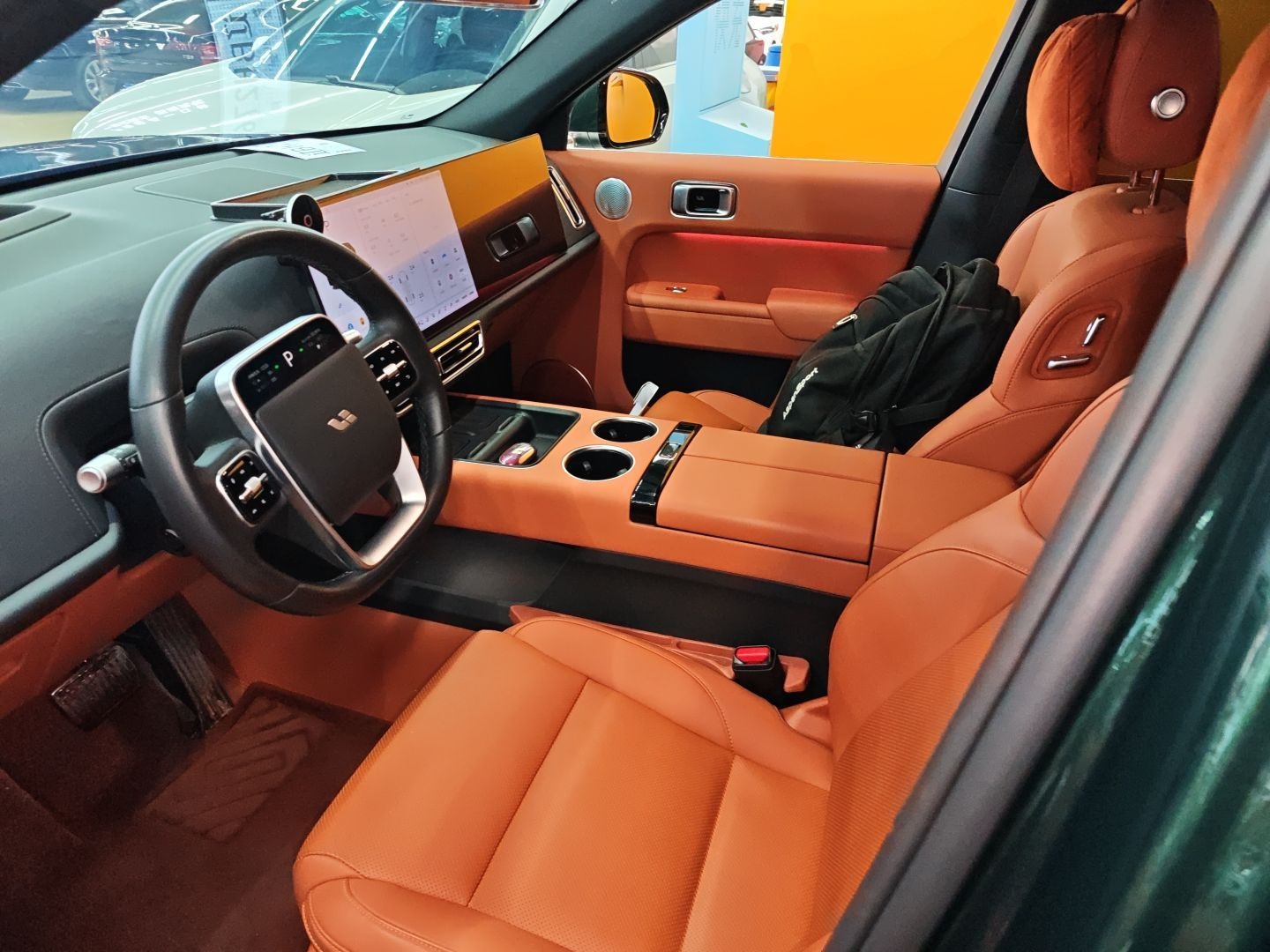 المقاعد الأمامية داخل السيارة