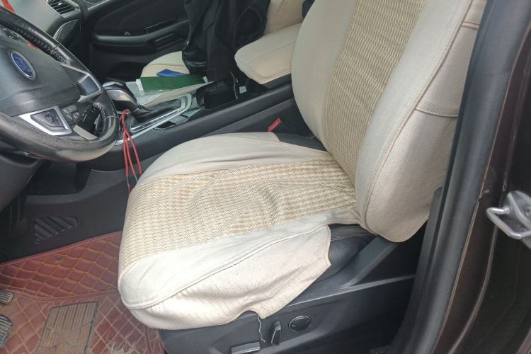 Used Ford Edge 2015 2.0T GTDi Two-Wheel-Drive High-Line Version
