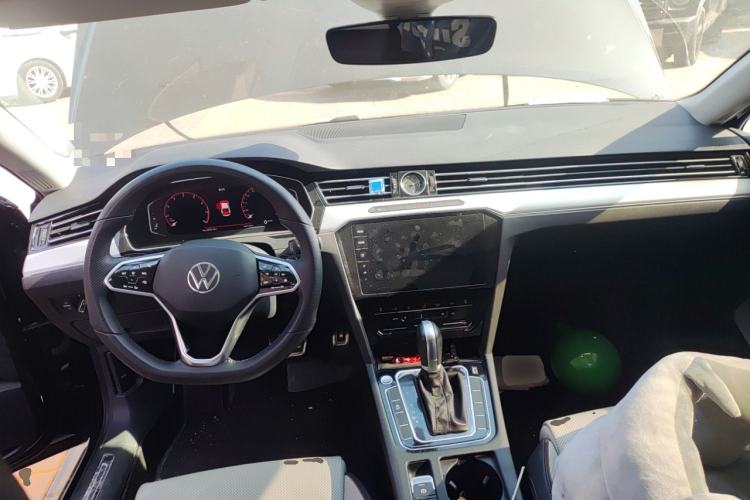 Used Volkswagen Magotan 2023 2 Million Units Commemorative Edition 330TSI DSG Luxury Version Center Console