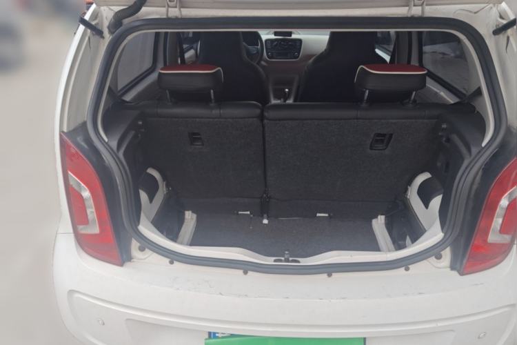 Used Volkswagen up! 2015 1.0L move up!
