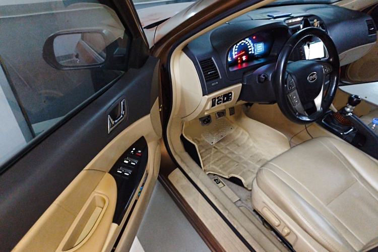 Used BYD G6 2013 1.5TI Manual Luxury Model Driver Seat