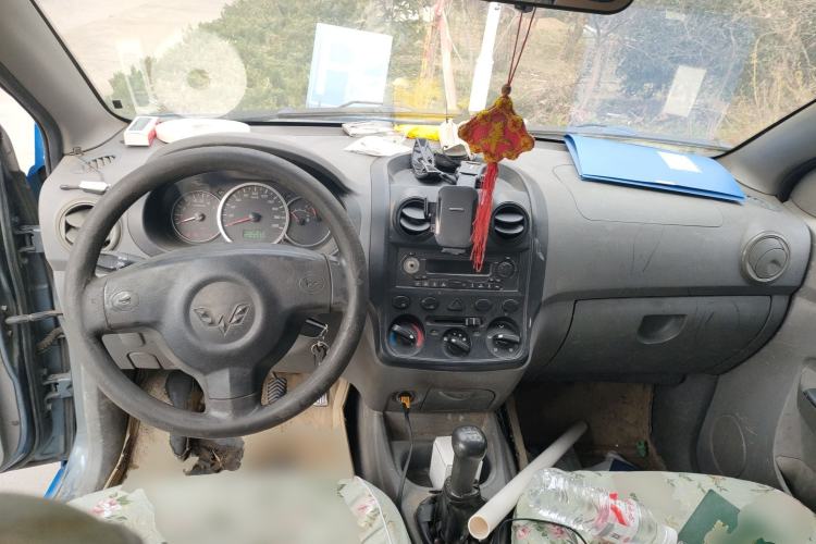 Used Wuling Hongguang 2010 1.2L Practical Version China IV Center Console