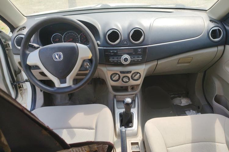 Used CHANGAN Alsvin V3 2012 1.3L Manual Comfort Version China IV Standard Center Console