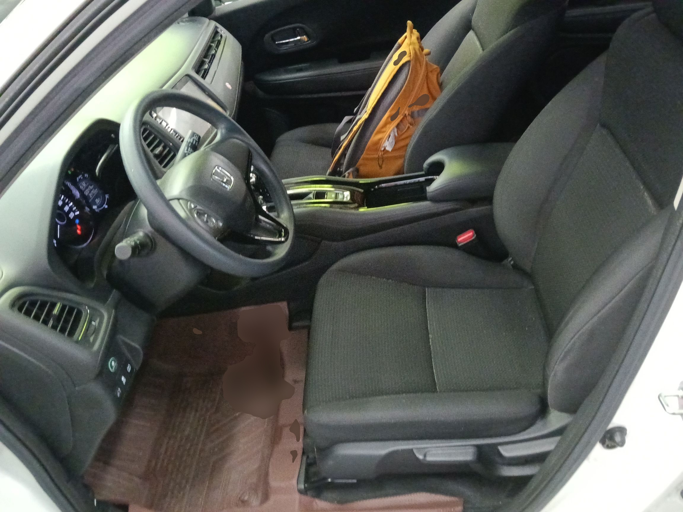 Переднее сиденье в автомобиле