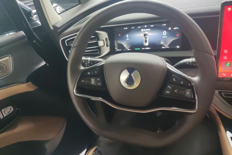 Used Denza D9 2024 DM-i 1050 Luxury Model Steering Wheel