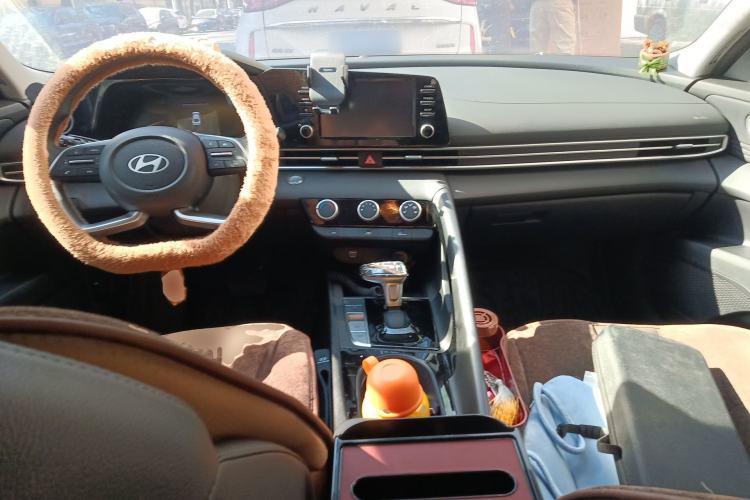 Used Hyundai Elantra 2023 1.5L CVT GLX Elite Edition Center Console