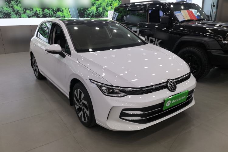 Used Volkswagen Golf 2025 300TSI Pro
