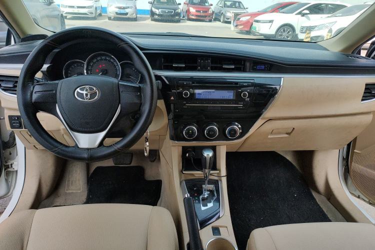 Used Toyota Corolla 2014 1.6L CVT GL Center Console