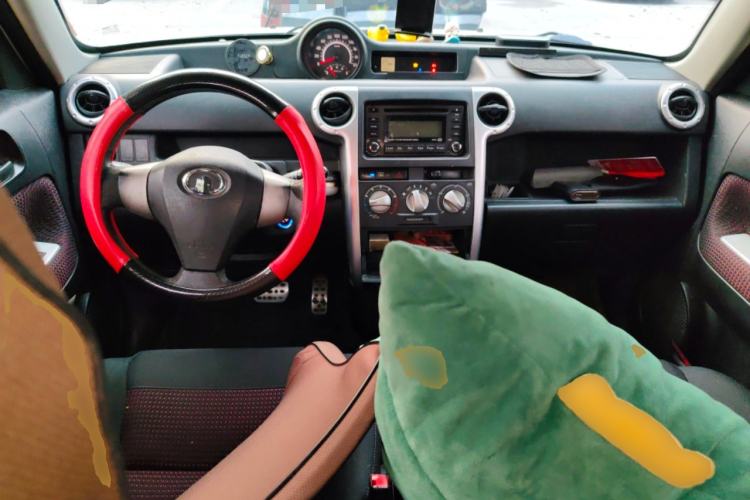 Used Great Wall M2 2010 1.5L CVT Luxury Edition Center Console