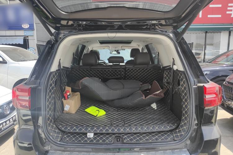 Used Roewe RX8 2019 30T Smart Connectivity Four-Wheel Drive Supreme Flagship Edition Trunk