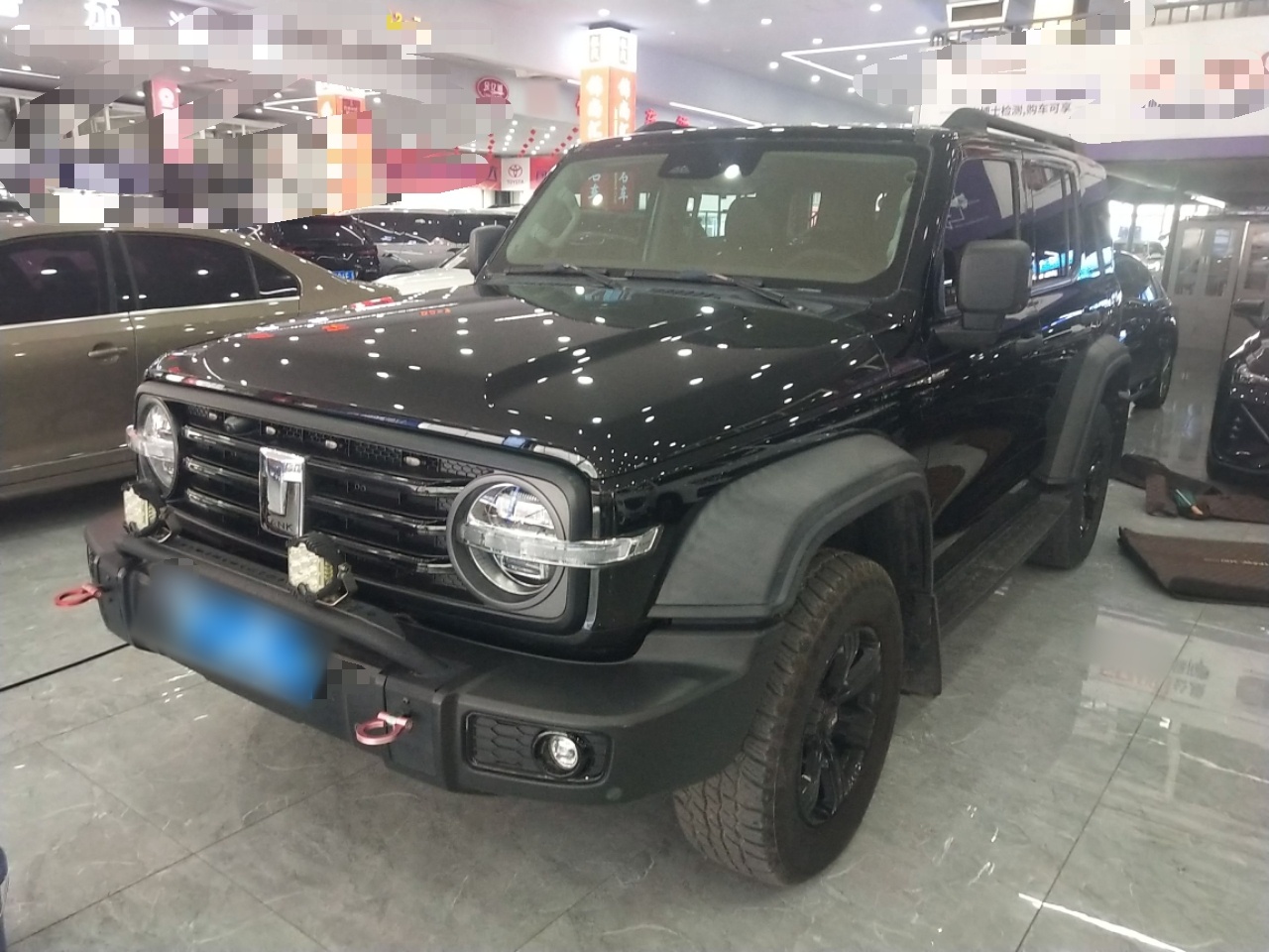 تحت مقدمة السيارة