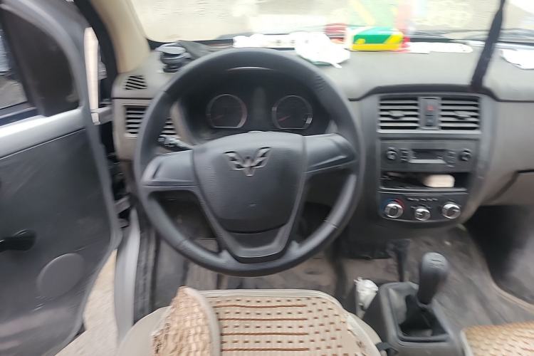 Used Wuling Rongguang S 2023 1.5L Base Version 5/7 Seats Steering Wheel