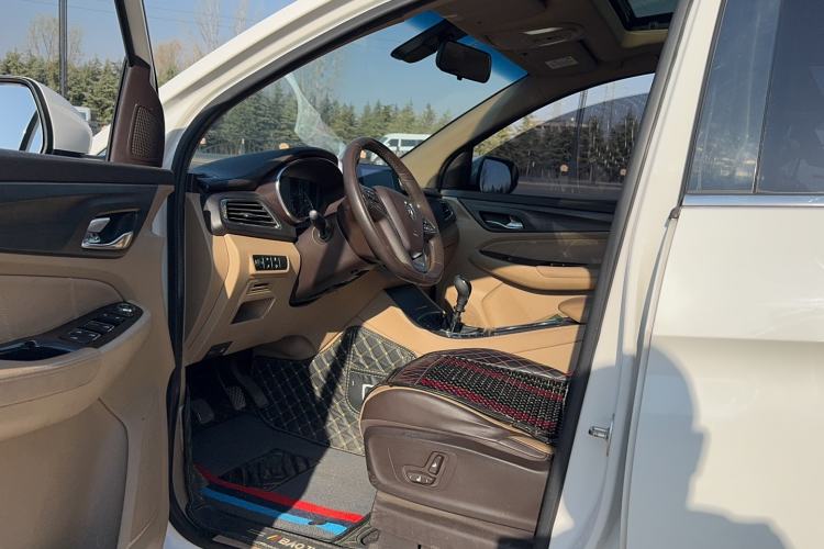 Used Baojun 730 2017 1.5T Manual Prestige Version 7 Seats Interior 1