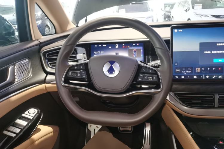 Used Denza D9 2025 DM-i Smart Drive 1020 Four-Wheel Drive Deluxe Model
