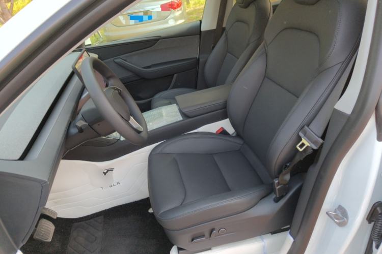 Used Tesla Model Y 2025 Rear-Wheel-Drive Version
