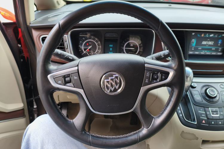 Used Buick GL8 2017 25S Luxury Version China V Standard Steering Wheel