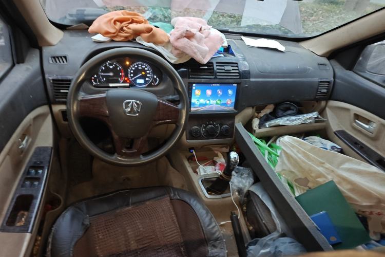 Used BAIC Weiwang M30 2015 1.5L Basic Version DAM15 Center Console