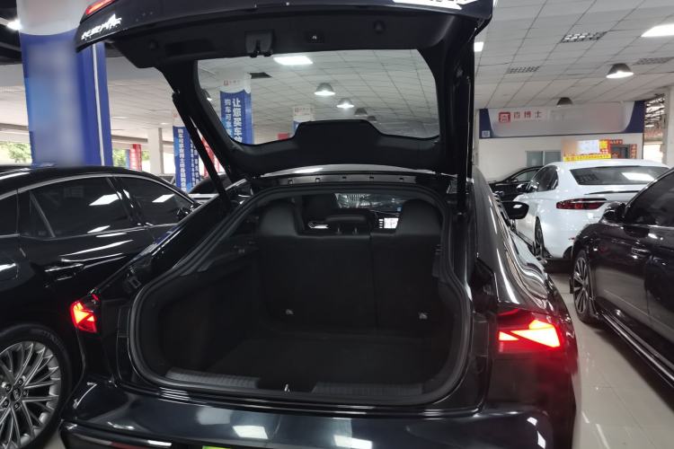 Used CHANGAN UNI-V 2023 1.5T Sport Edition Trunk