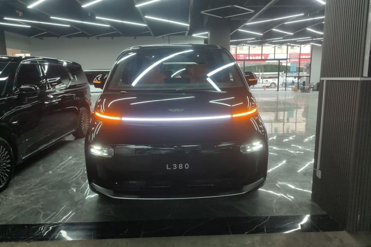 Used Geely Galaxy LEVC L380 2024 140-Degree 6-Seater All-Wheel-Drive Ultra