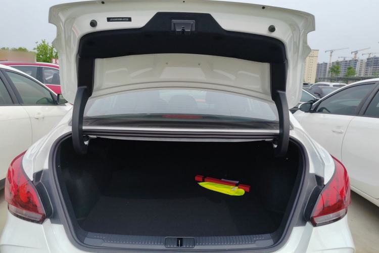 Used MG 5 2023 180 DVVT Manual Fashion Edition Trunk