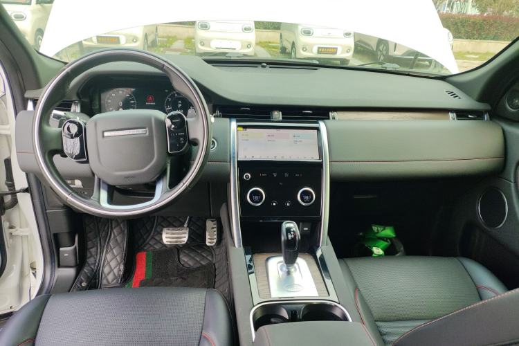 Used Land Rover Discovery Sport 2021 249 PS R-Dynamic S Performance Edition Center Console