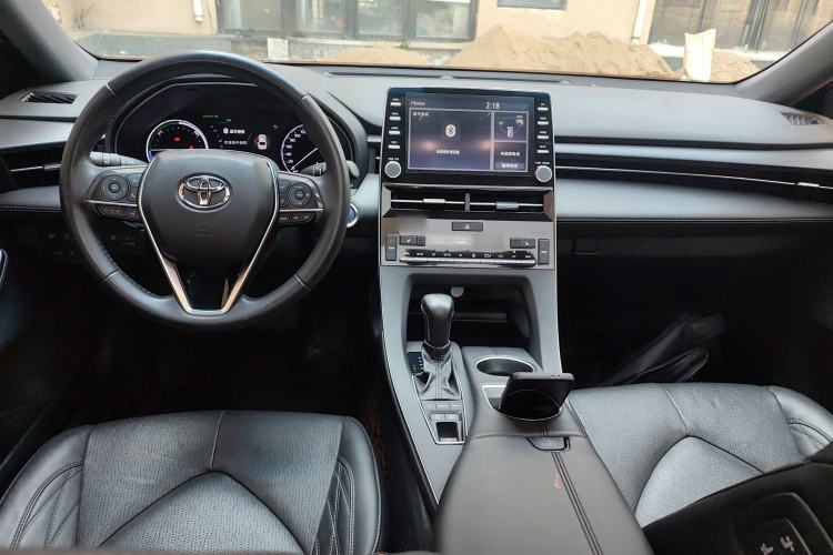 Used Toyota Avalon 2019 Dual-Engine 2.5L XLE Prestige Version China VI Standard Center Console
