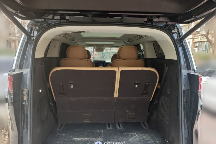 Used Denza D9 2024 DM-i 1050 Luxury Model