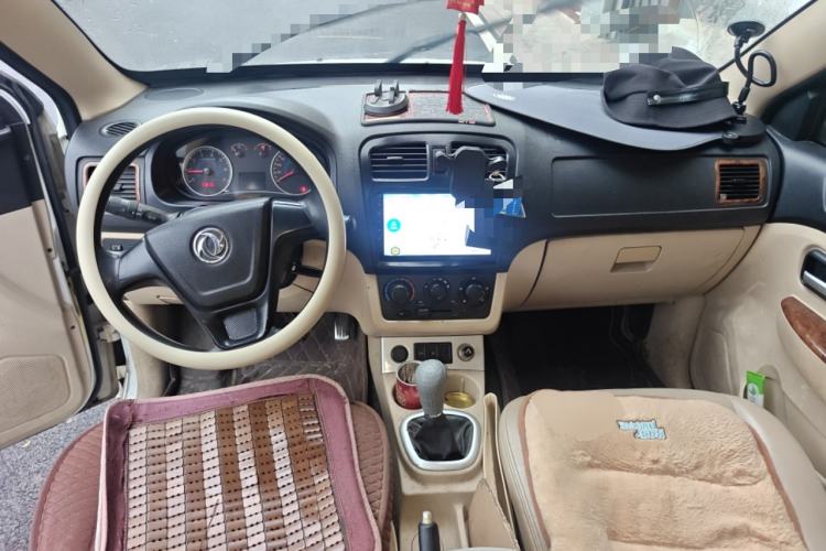 Used Dongfeng Fengon 350 2014 1.5L Manual Base Version Center Console