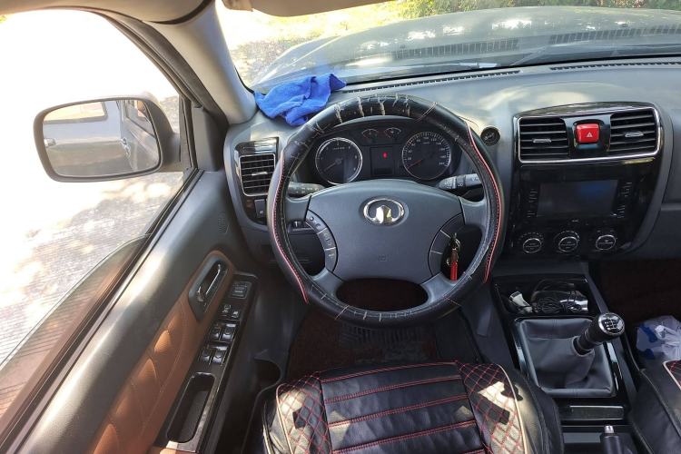 Used Great Wall Wingle 5 2013 2.0T European Version Two-Wheel Drive Elite Edition 6MT Big Double Cab GW4D20B
