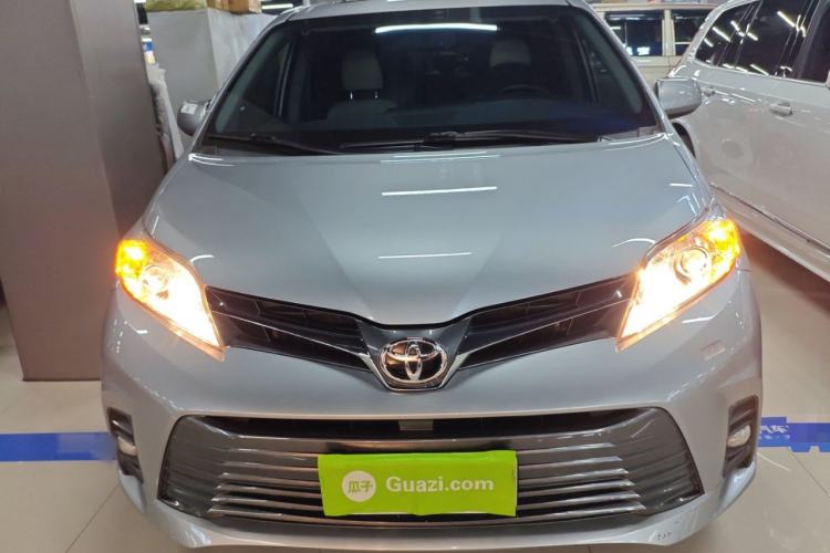 Used Toyota Sienna 2020 3.5L Two-Wheel Drive CE Trim 7-Seater Canadian Version