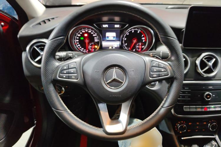 Used Mercedes-Benz GLA 2017 GLA 200 Sport Edition Steering Wheel