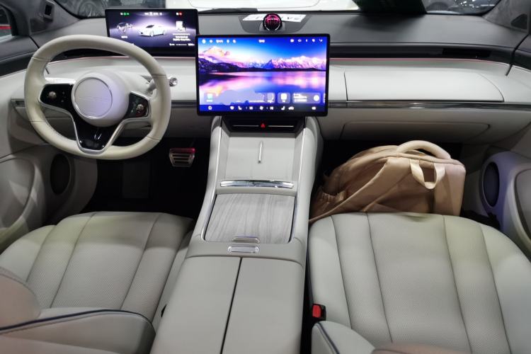 Used Hima Luxeed S7 2024 Ultra Four-Wheel Drive Flagship Edition Center Console