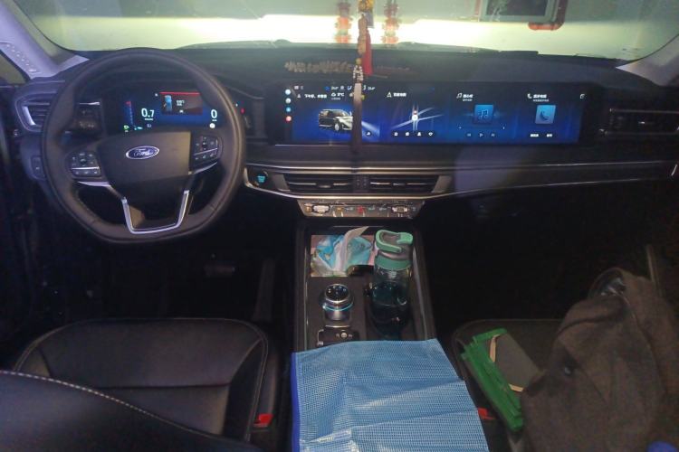 Used Ford Explorer 2024 2.3T EcoBoost Rear-Drive Trend Edition 7-Seater Center Console