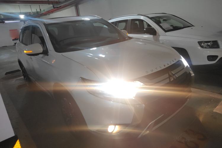 Used Mitsubishi Outlander 2019 2.0L Two-Wheel Drive Comfort Edition 5 Seats China VI Standard Front Right 45 Deg