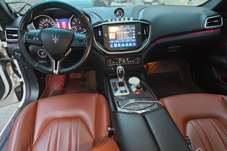 Used Maserati Ghibli 2014 3.0T Standard Edition Center Console