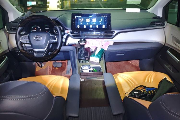 Used Toyota Granvia 2023 2.5L Hybrid Luxury Edition Center Console