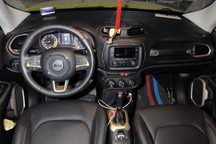 Used Jeep Renegade 2017 180T Automatic Kinetic Edition+ Center Console