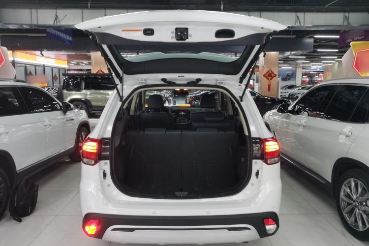 Used Mitsubishi Outlander 2020 2.4L 4x4 Zhi Xiang Edition 7-Seater