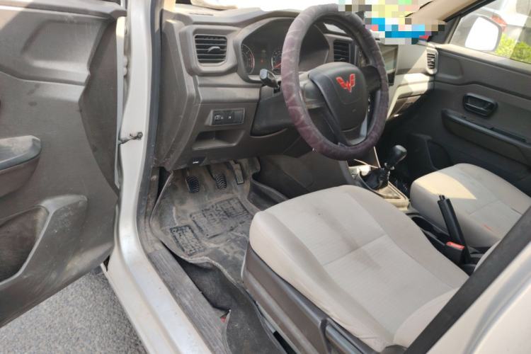 Used Wuling Hongguang V 2022 1.5L Jingqu Edition Enclosed-Window Vehicle with Hydraulic Power Steering LAR
