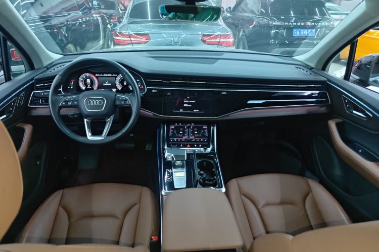 Used Audi Q7 2023 55 TFSI quattro S line Sport Edition Center Console