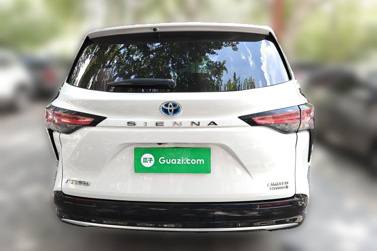 Used Toyota Sienna 2023 2.5L Hybrid Deluxe Edition